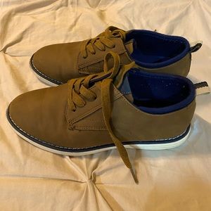 Cat & Jack boys size 4 casual dress shoes